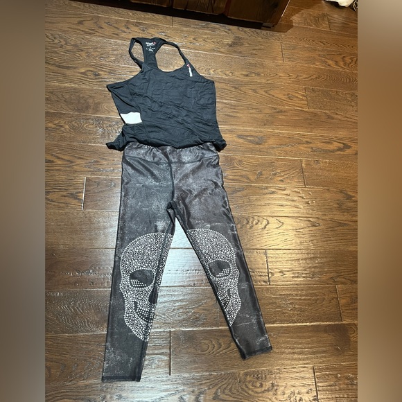 Black Skull Print leggings - Picture 2 of 6